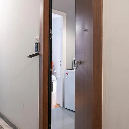 Livanos Charming Steps From Metro Apartment Athens